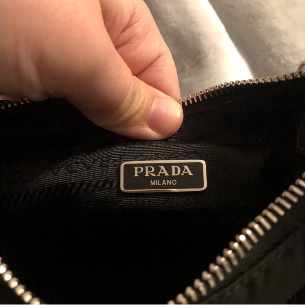 Authentic Prada Re-edition 2005 🌹FINAL PRICE🌹 - Picture 6 of 14